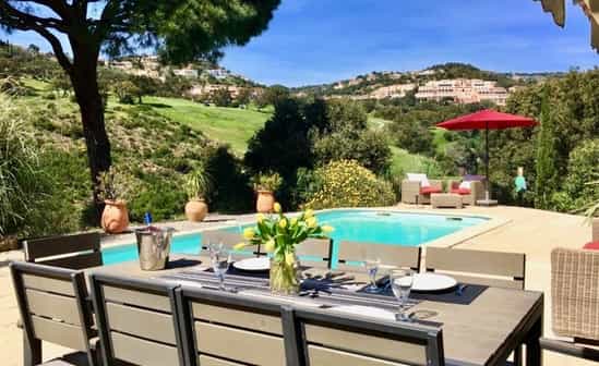 Bild von Unterkunft FR-1090694-Sainte-Maxime Komfortable Villa für 10 Personen mit privatem Swimmingpool in Sainte Maxime, nur 3 km vom Meer und Strand La Nartelle entfernt an der Côte d&#39;Azur