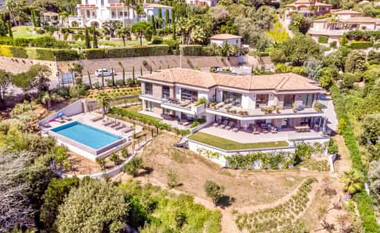 Bild von Unterkunft FR-1090935-Sainte-Maxime Ferienwohnung mit Meerblick mit gemeinschaftlichem Swimmingpool in Sainte Maxime, nur 500 Meter vom Strand und Meer