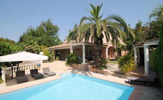 Afbeelding van accommodatie FR-1085660-Mougins Villa voor 10 personen, barbecue en een zwembad, in de buurt van het strand in Mougins