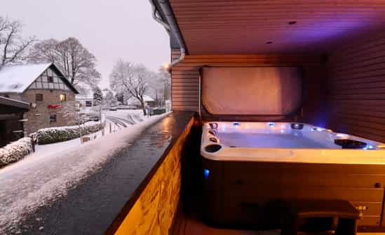 Afbeelding van accommodatie BE-1091231-Bütgenbach Romantische suite met buiten whirlpool op overdekt terras