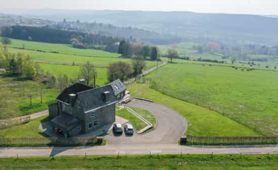 Bild von Unterkunft BE-341-Stoumont Ländliches Ardennen-Ferienhaus mit Panoramablick und Schwimmbad