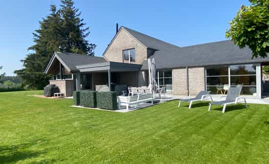 Afbeelding van accommodatie BE-1091039-Durbuy Modern vakantiehuis met grote tuin en buitenjacuzzi in de Belgische Ardennen voor 8+1 personen