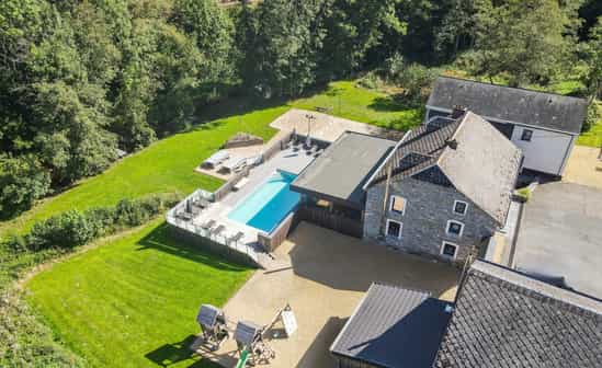 Bild von Unterkunft BE-1091007-Salmchâteau Ferienhaus mit Außenschwimmbad (geöffnet vom 01&#x2F;06 - 30&#x2F;09), Jacuzzi und Spielplatz, ideal für Familien mit Kinder