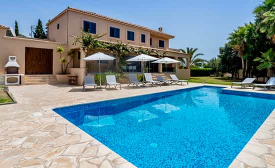 Bild von Unterkunft ES-1091623- Sa Carroca Idyllische mediterrane Villa mit privatem Pool, Outdoor Lounge und modernem Komfort, nur wenige Minuten von Playa Den Bossa entfernt!