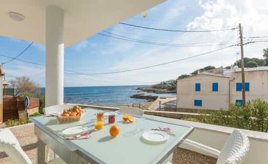 Bild von Unterkunft ES-1081667-Sa Pedruscada Großes Ferienhaus direkt am Strand mit Meerblick