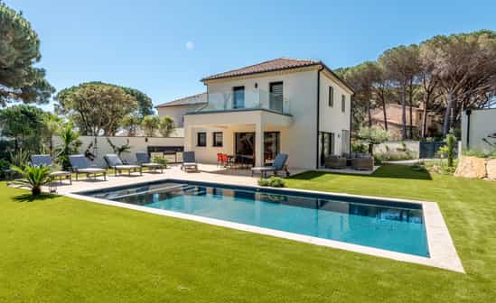 Bild von Unterkunft FR-1091737-Sainte-Maxime Modernes Ferienhaus mit privatem Pool für 6 Personen, 100 m vom Strand von Sainte-Maxime entfernt