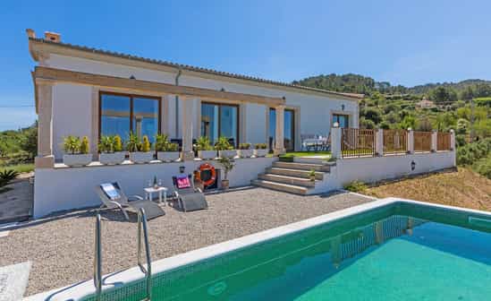 Bild von Unterkunft ES-1091742-Inca Modernes Ferienhaus für 6 Personen mit Sicht auf die Berge in Inca, Mallorca. 