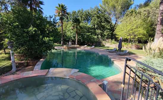 Bild von Unterkunft FR-1091795-Draguignan Schönes Ferienhaus mit Lagunenpool in einem kleinen Wald in der Nähe des Zentrums von Draguignan