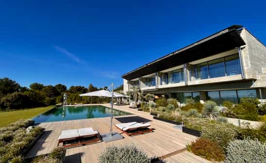 Imagen del alojamiento FR-1091842-Aix-en-Provence Magnificent luxury villa on huge private property with its own crystal-clear lake, big outdoor pool, stylish décor and much more