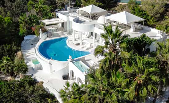 Imagen del alojamiento ES-1091851-Sant Josep de sa Talaia Mansión de lujo con piscina infinita, jacuzzi, sauna y a pocos metros de la playa, situada en la bahía de Cala Jondal, en Ibiza.