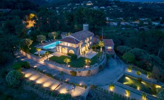 Bild von Unterkunft FR-1091912-Saint-Paul-de-Vence Luxuriöse Villa mit herrlichem Ausblick, Außenpool und moderner Einrichtung in der Nähe von Nizza und Saint Paul de Vence