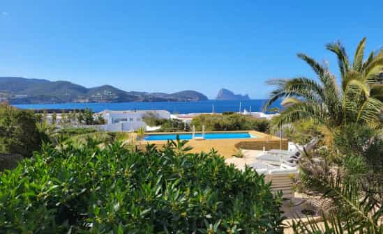 Image du logement ES-1091955-Sant Josep de sa Talaia Charmante villa avec vue sur la mer et piscine privée, située en face de la mer à Ibiza