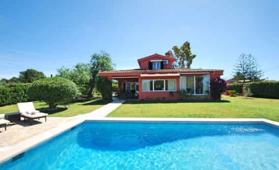 Image du logement ES-1091982-Palma Magnifique villa au style traditionnel des Baléares, avec grand jardin et piscine, située à Palma de Majorque.