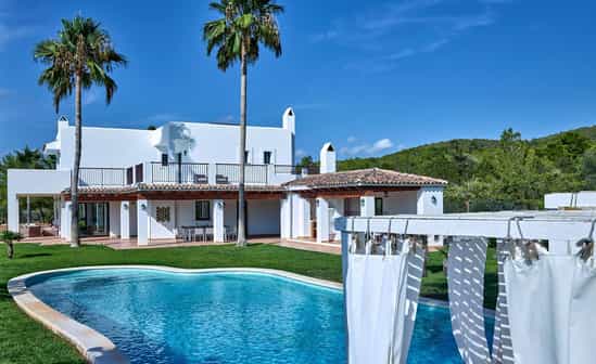 Bild von Unterkunft ES-1092069-Sant Antoni de Portmany Wunderschöne moderne Villa mit Pool, Sauna, Whirlpool und weitläufigen Gärten in Sant Antoni de Portmany, Ibiza.