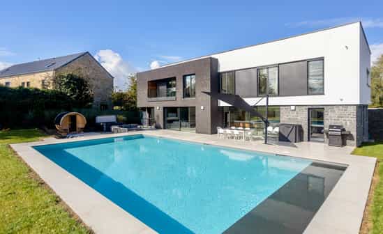 Afbeelding van accommodatie BE-1092066-Assesse Luxe villa in België vlakbij Ciney met grote tuin, petanquebaan, wellness en buitenzwembad (geopend van 01&#x2F;05 - 30&#x2F;09