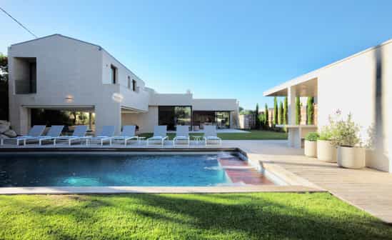 Image of accommodation FR-1092201-Saint-Rémy-de-Provence Luxurious modern house with private pool in Saint-Rémy-de-Provence