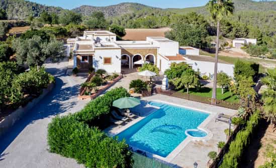 Imagen del alojamiento ES-1091844-Sant Miquel de Balansat Preciosa casa rústica con piscina y jardín y cerca de la playa, en Sant Miquel de Balansat, Ibiza