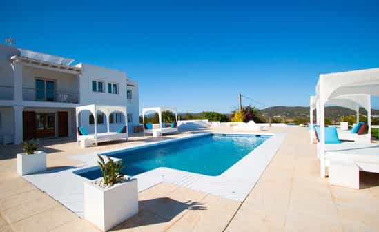 Bild von Unterkunft ES-1092221-Santa Eulària des Riu Eine luxuriöse Villa mit privatem Pool und Jacuzzi gelegen in Santa Eulària des Riu, Ibiza