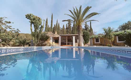 Imagen del alojamiento ES-1092229-Sant Rafael Villa de estilo ibicenco con piscina privada situada en la zona rural de San Rafael, en Sant Antoni de Portmany, Ibiza. 