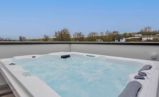 Afbeelding van accommodatie LU-1092245-Weiswampach Wellness-suite met buitenwhirlpool en sauna bij het meer in Weiswampach