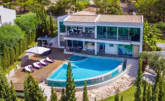 Bild von Unterkunft ES-1092347-Alcúdia Wunderschöne Luxusvilla mit Designerpool und integriertem Jacuzzi, Garten und in Strandnähe in Alcudia, Mallorca.