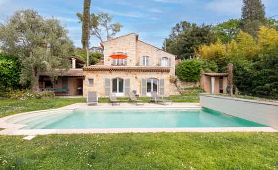 Bild von Unterkunft FR-1083655-Mougins Schönes Ferienhaus für 8 Personen mit beheiztem Swimmingpool und Meerblick in Mougins