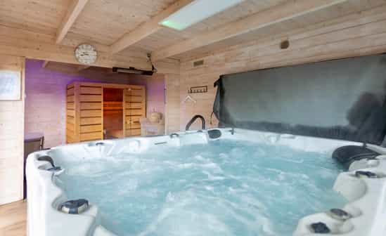 Afbeelding van accommodatie BE-1092174-Barvaux Prachtige chalet met jacuzzi, sauna en zwemspa, in de Ardennen, vlakbij Durbuy