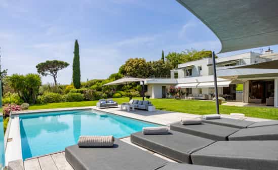 Afbeelding van accommodatie FR-1092367-Toulon Stijlvolle villa met infinity pool en zeezicht aan de Côte d’Azur