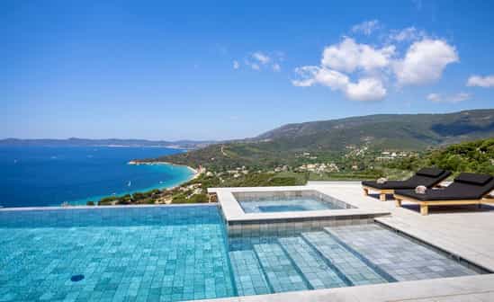 Afbeelding van accommodatie FR-1092384-Le Lavandou Exclusieve villa aan de Côte d&#39;Azur met uitzicht op zee, overloopzwembad en jacuzzi